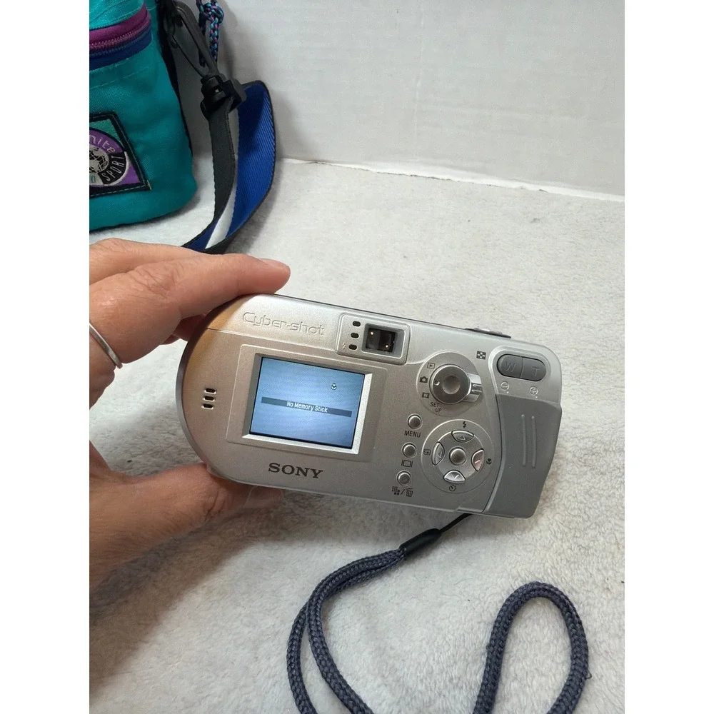 Sony Cyber-shot DSC-P72 Camera Silver 3.2MP Bundle Teal Samsonite Case w 256MB